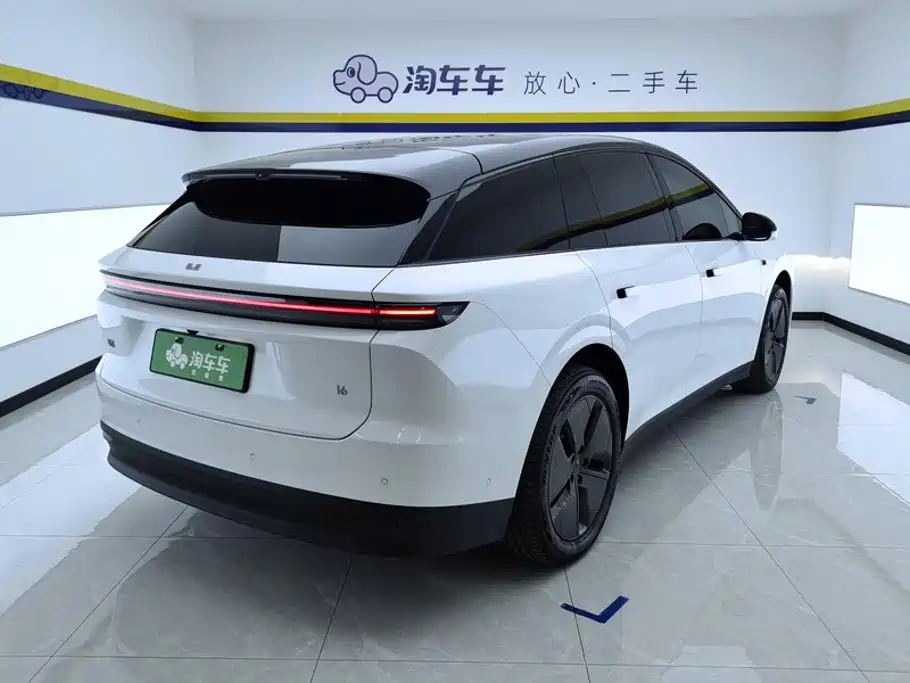 Li Auto i6 2026 2025 2WD Base Model