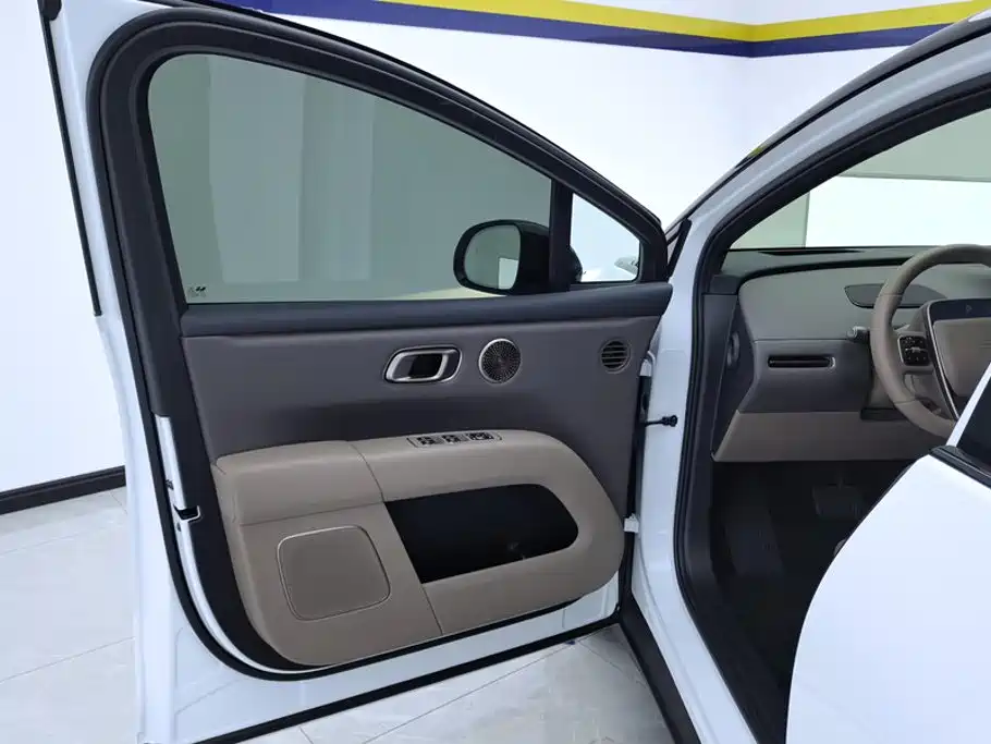 Li Auto i6 2026 2025 2WD Base Model