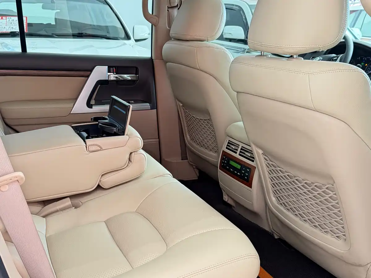 Toyota Land Cruiser 2012 4.0L Automatic VX фото 5