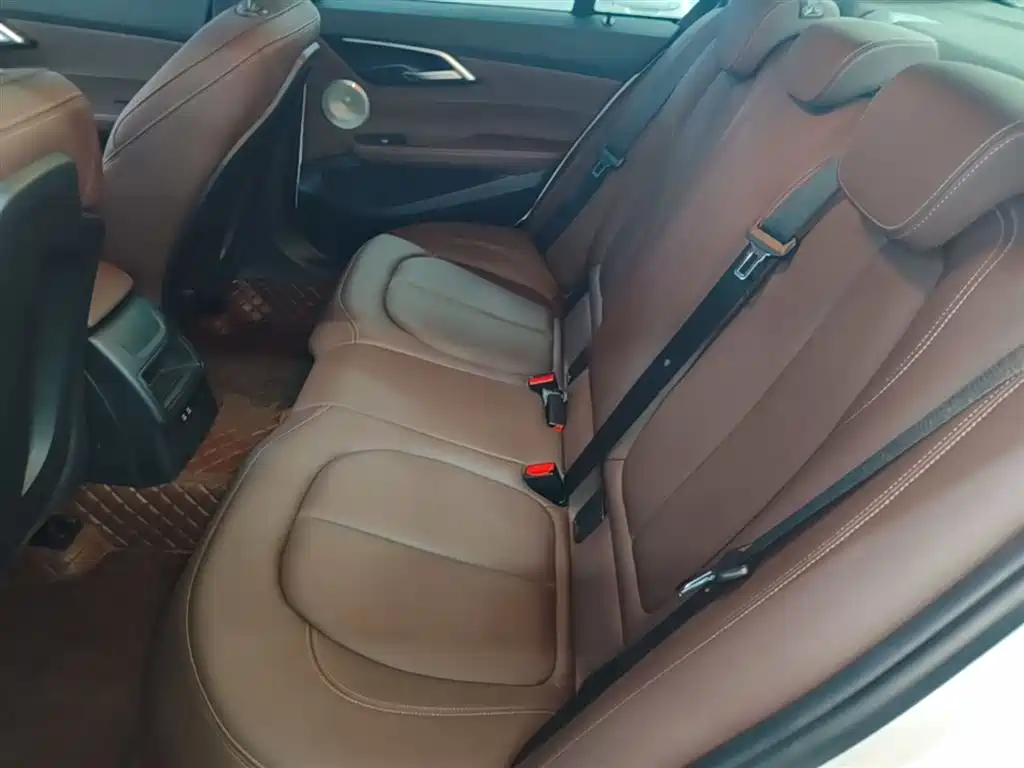 BMW 1 Series 2022 120i M Sport Shadow Edition фото 17