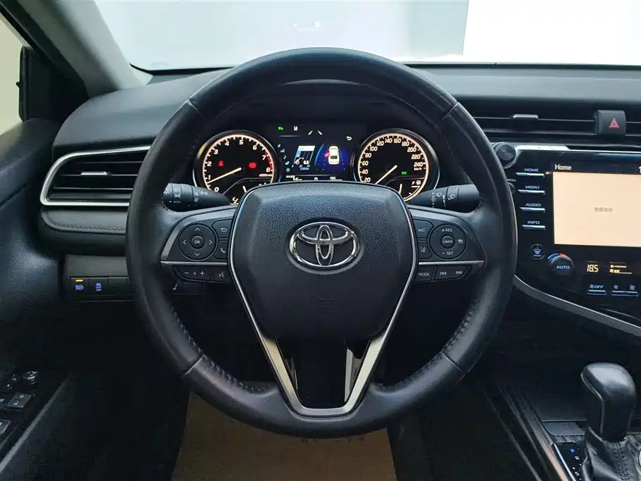 Toyota Camry 2018 2.5G Luxury Edition фото 15