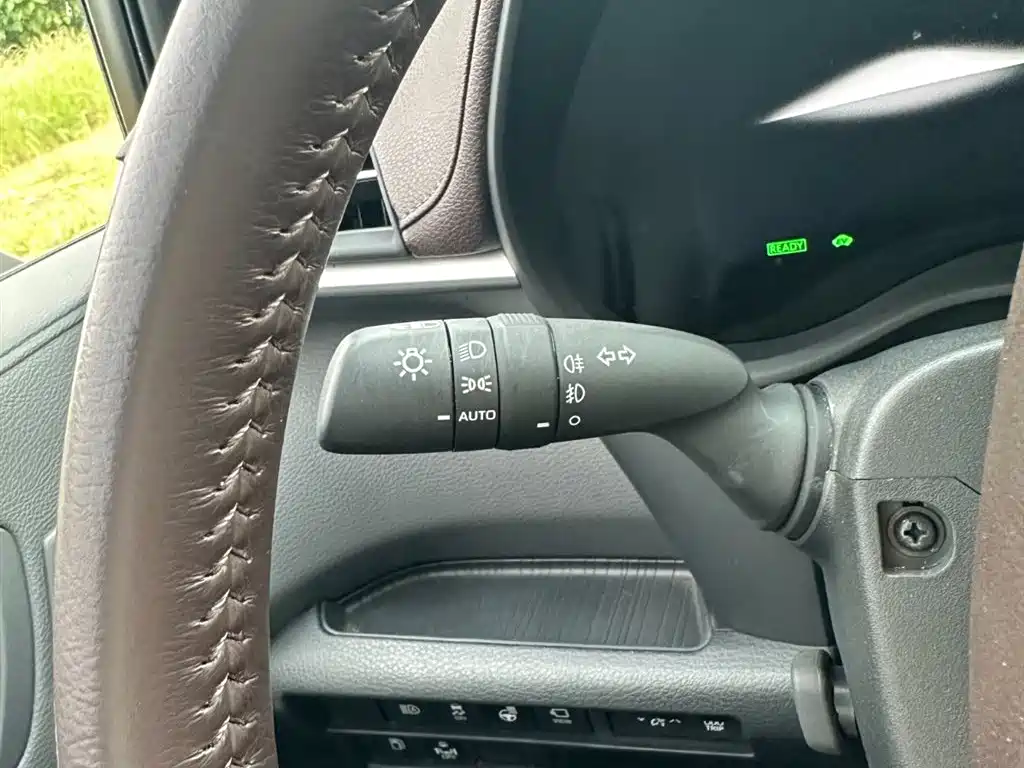 Toyota Sienna 2023 2.5L Hybrid Platinum Edition фото 26