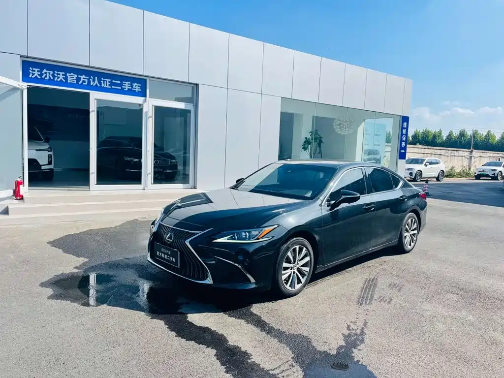 Photo 1 - Lexus ES