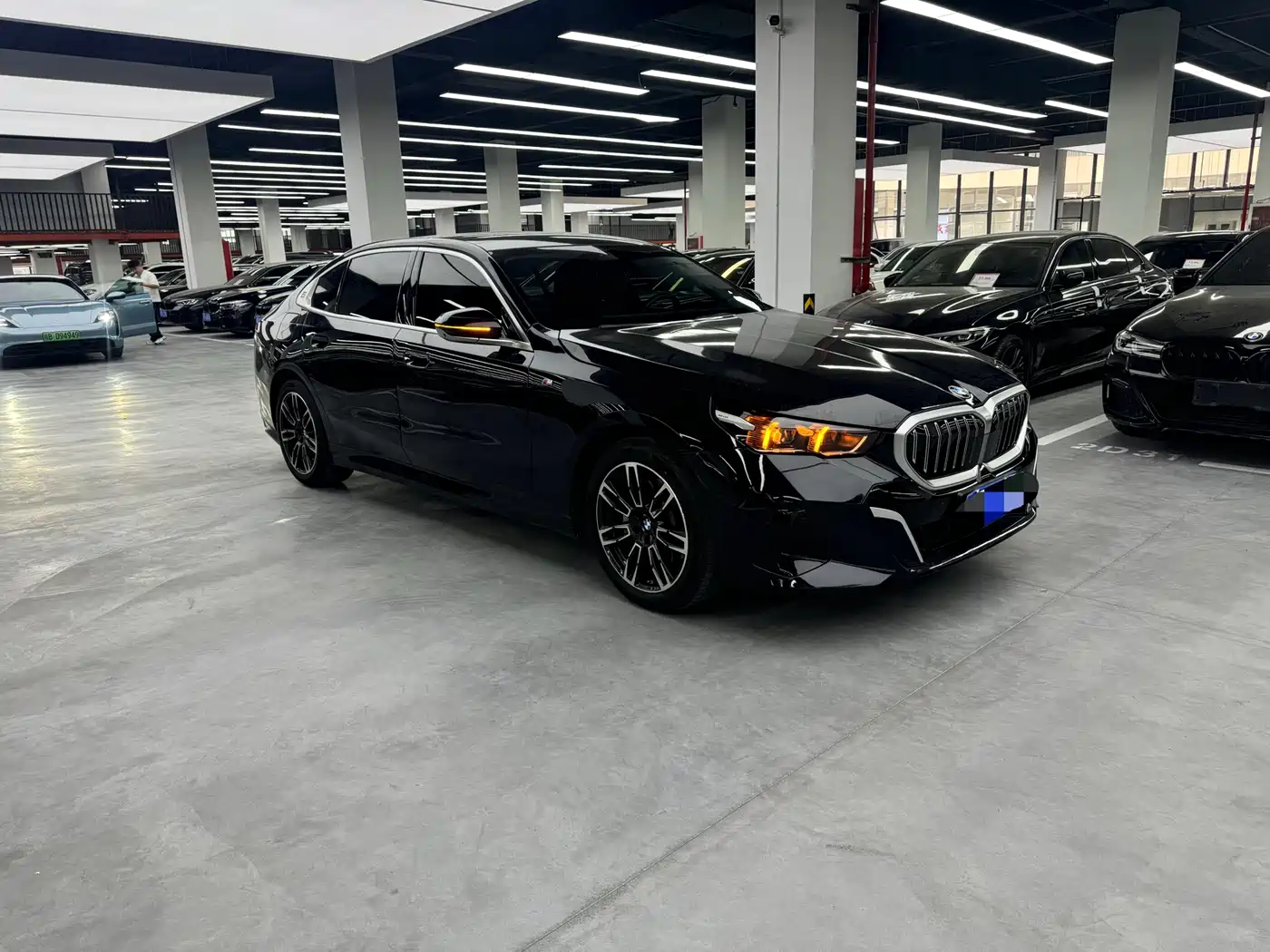 BMW 5 Series 2025 530Li xDrive M Sport Package фото 3