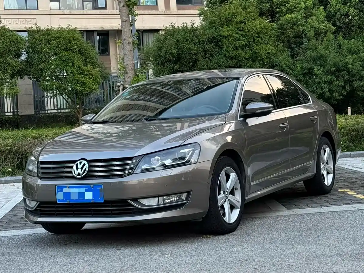 Volkswagen Passat 2012 2011 1.8TSI DSG Royal Edition