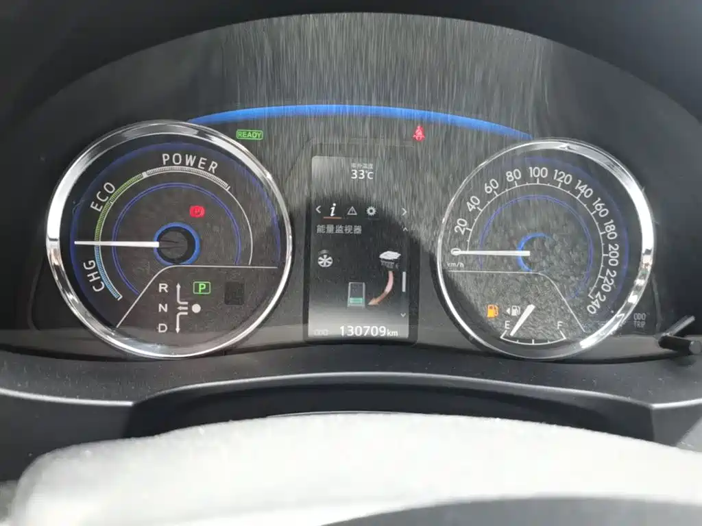 Toyota Corolla 2016 Hybrid 1.8L E-CVT Leading Edition фото 12