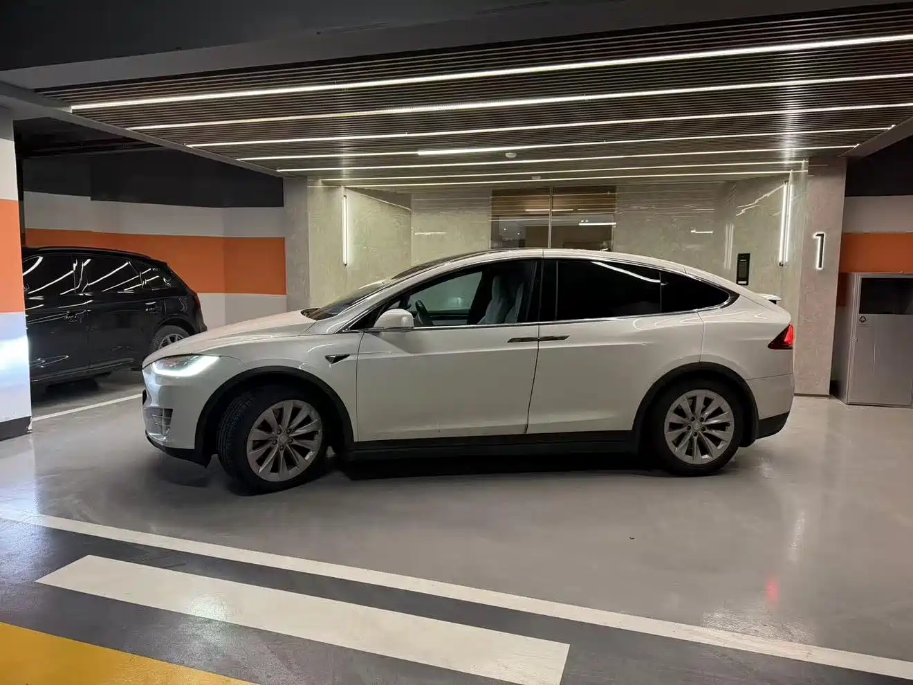 TESLA MODEL X