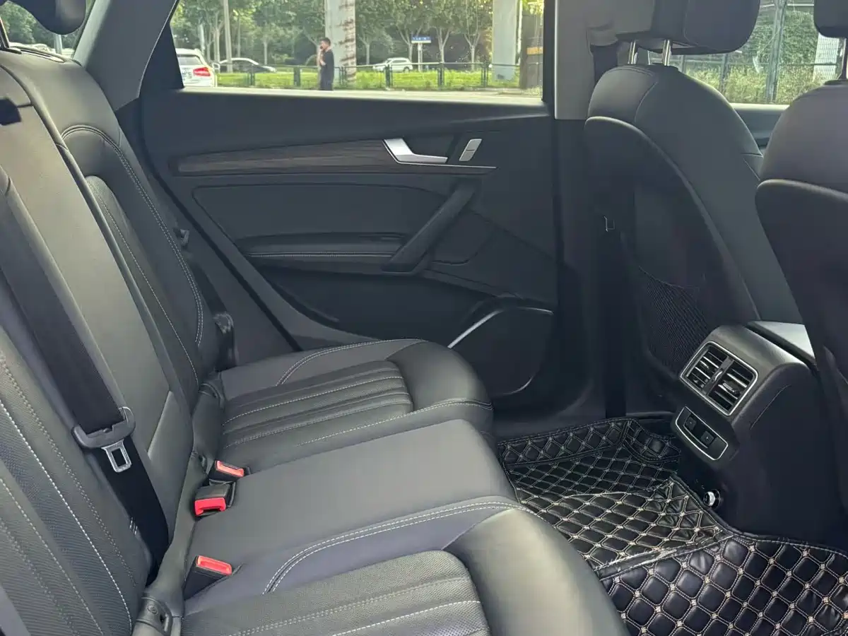 Audi Q5L 2024 Model 40 TFSI Luxury Elegance фото 4