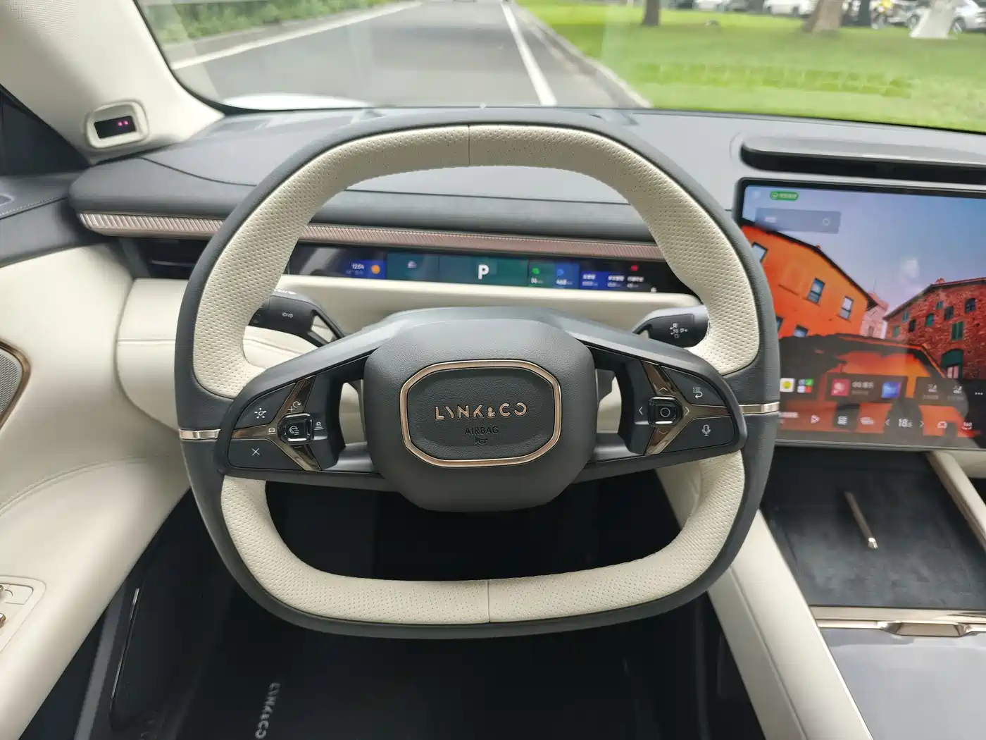 Lynk & Co 10 EM-P 2025 Model 120km Base Version фото 10