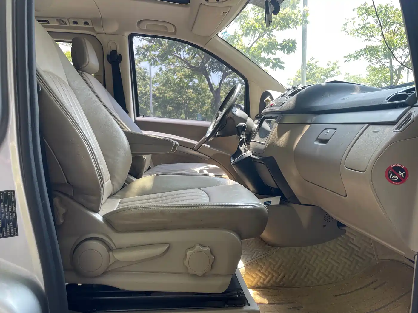 Mercedes-Benz Viano 2011 2.5L Luxury Edition фото 14