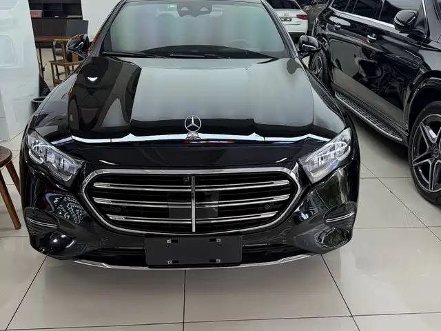 Mercedes-Benz E-Class 2024 Model E 300 L Luxury — фото 1