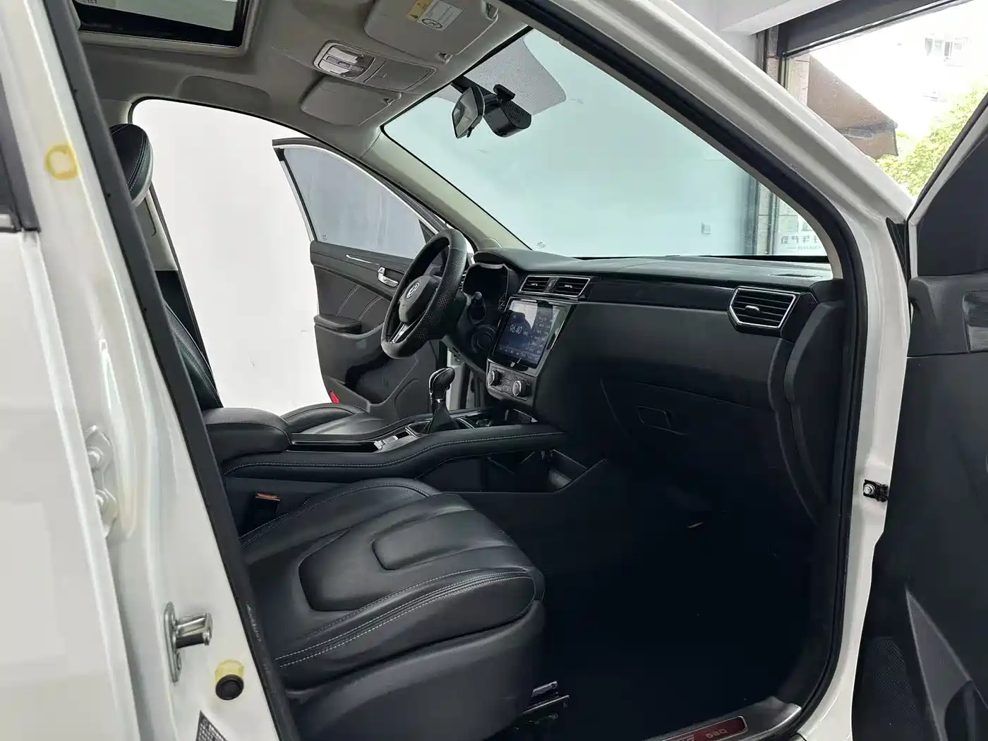 Dongfeng Fengguang Fengguang 580 2016 2016 Model 1.5T Manual Luxury Version