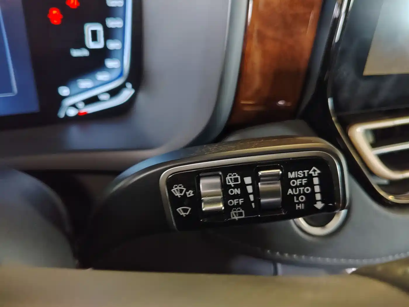 Hongqi HQ9 PHEV 2024 Model 2.0T AWD Luxury Edition фото 17