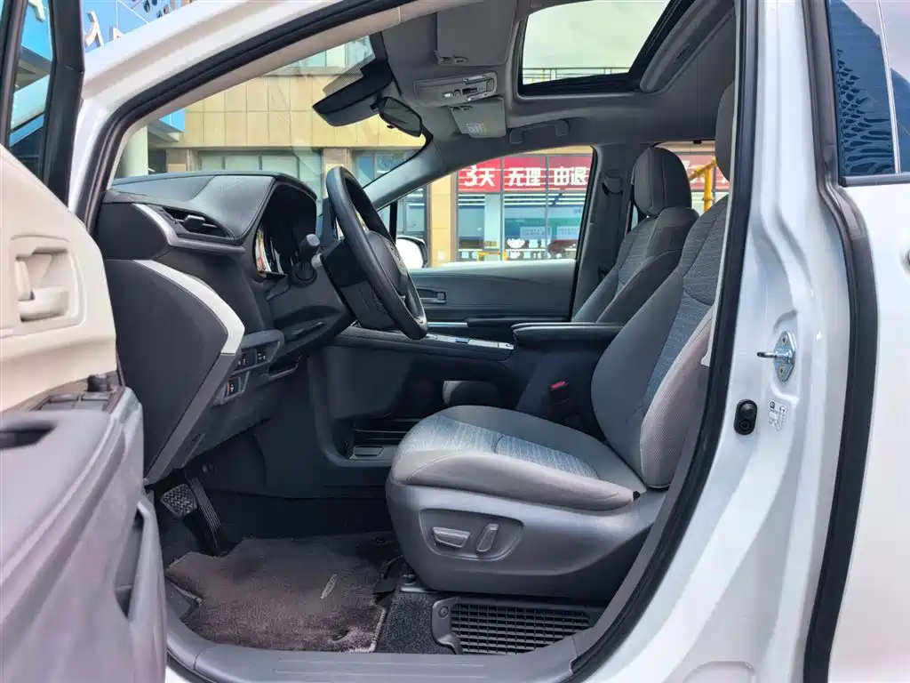 Toyota Sienna 2021 2.5L Hybrid Comfort Edition фото 7