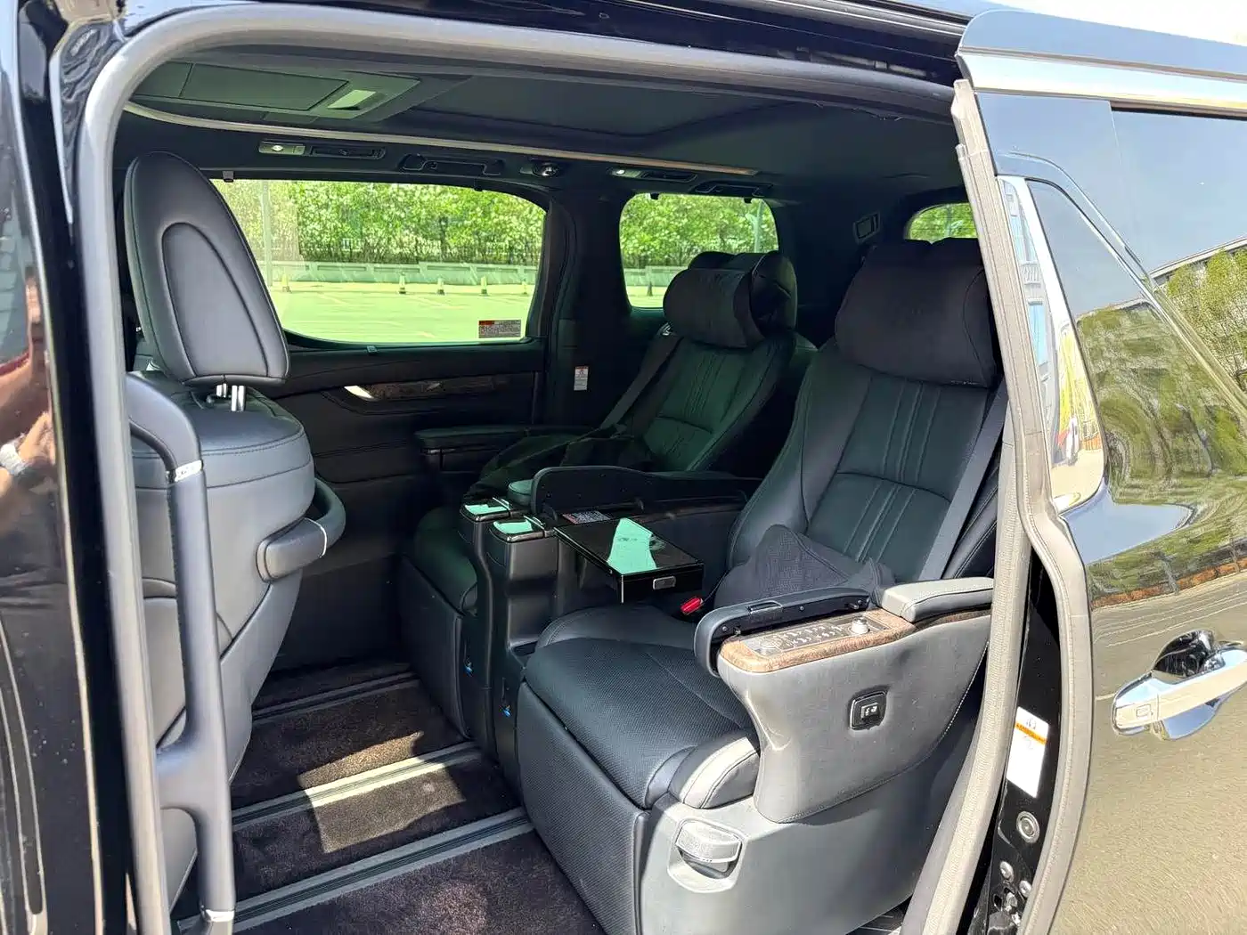 Toyota Vellfire 2021 Crown Hybrid 2.5L HV Premium Edition фото 7
