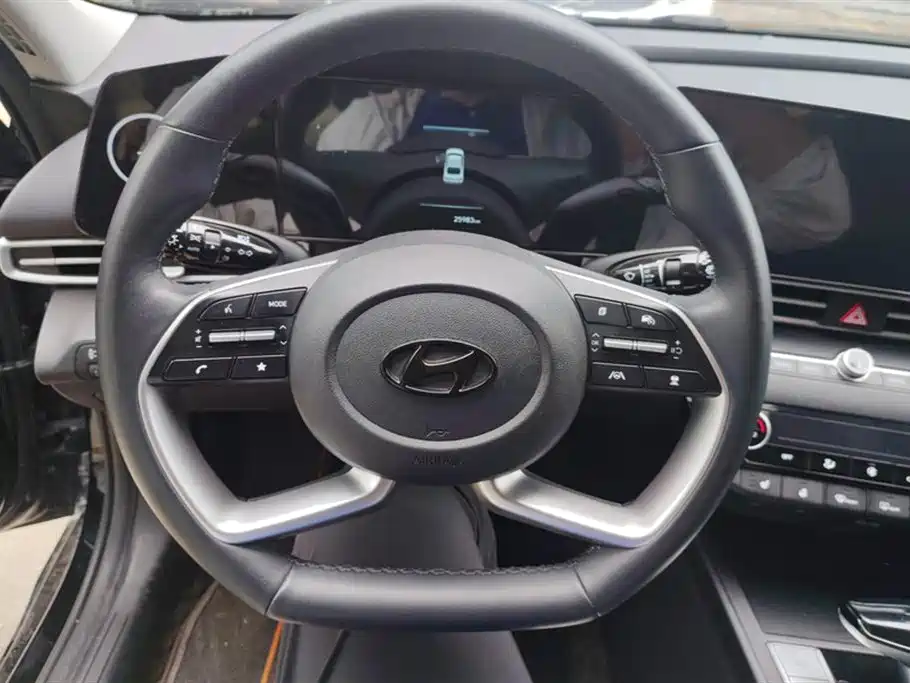 Hyundai Elantra 2023 Model 1.5L CVT LUX Premium Edition фото 15