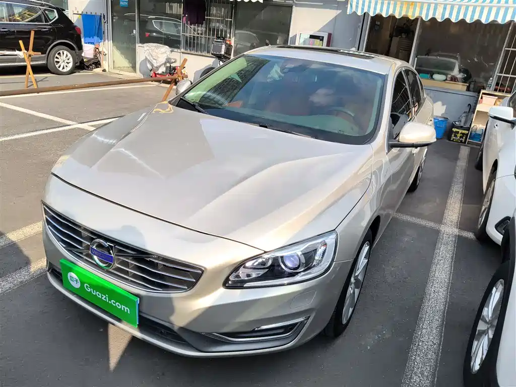 VOLVO S60