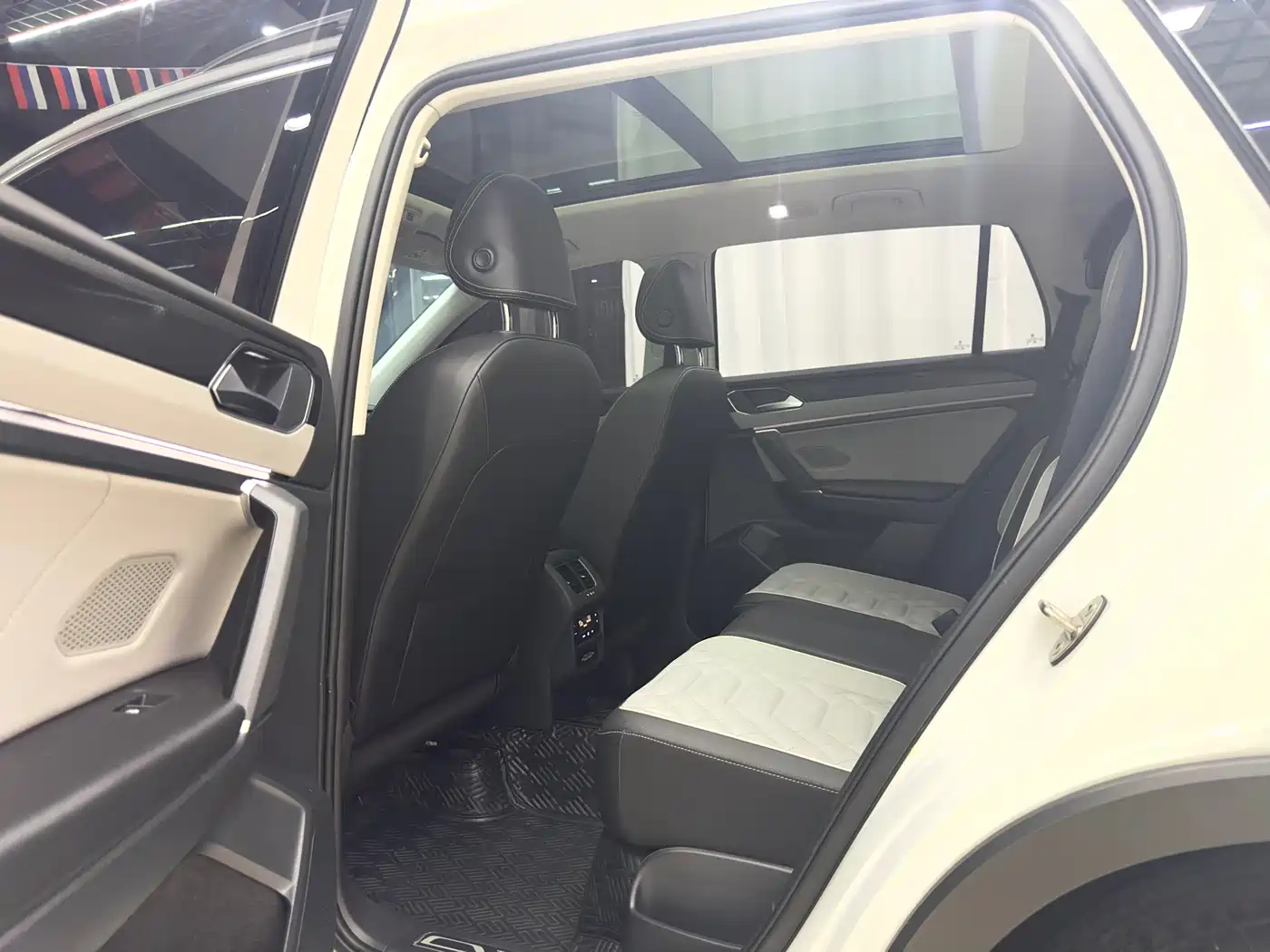 Volkswagen Tayron 2023 280TSI 2WD Luxury Plus Advanced Edition фото 16