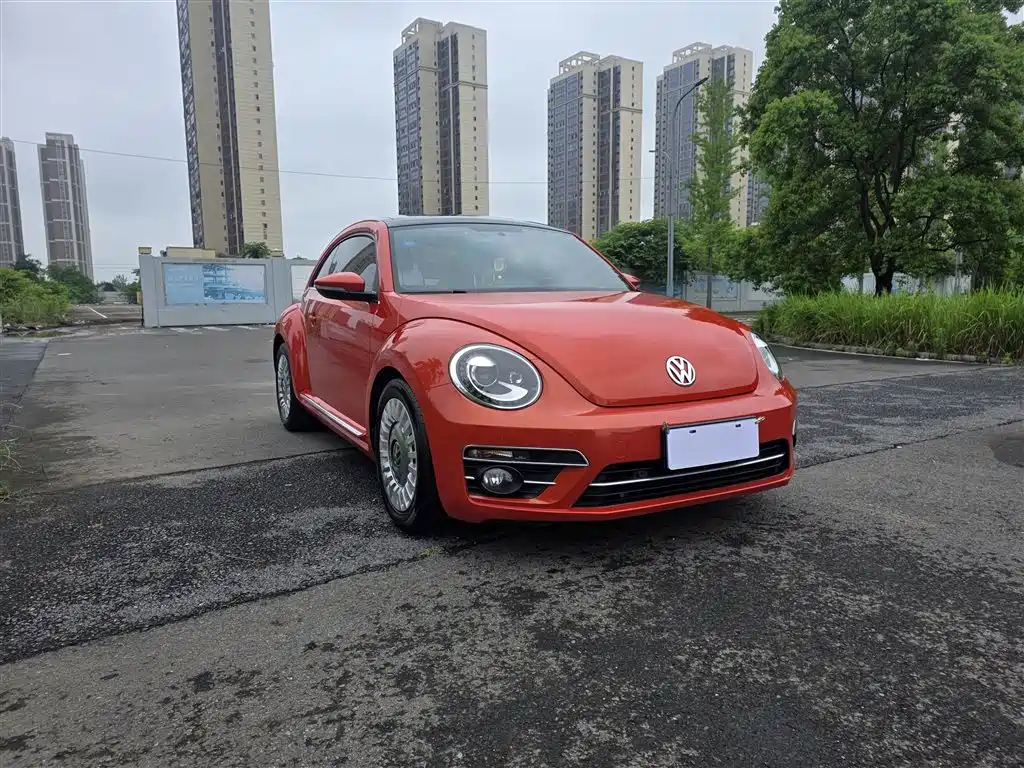 Volkswagen Beetle 2018 180TSI Joy Orange Edition фото 4