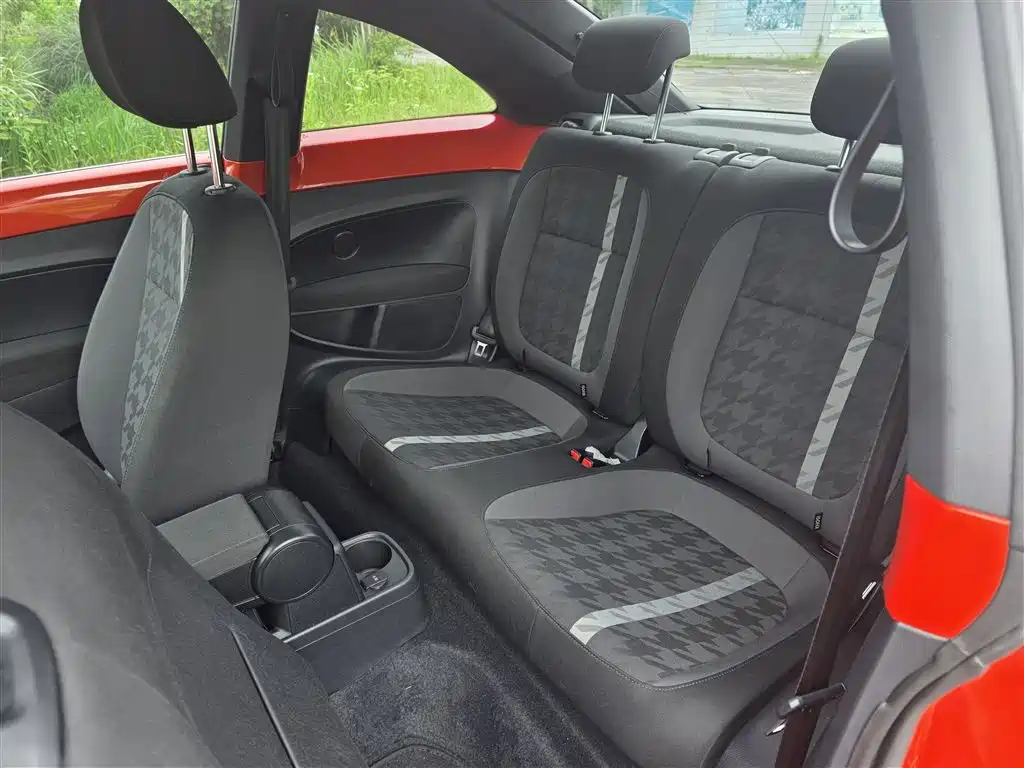 Volkswagen Beetle 2018 180TSI Joy Orange Edition фото 11