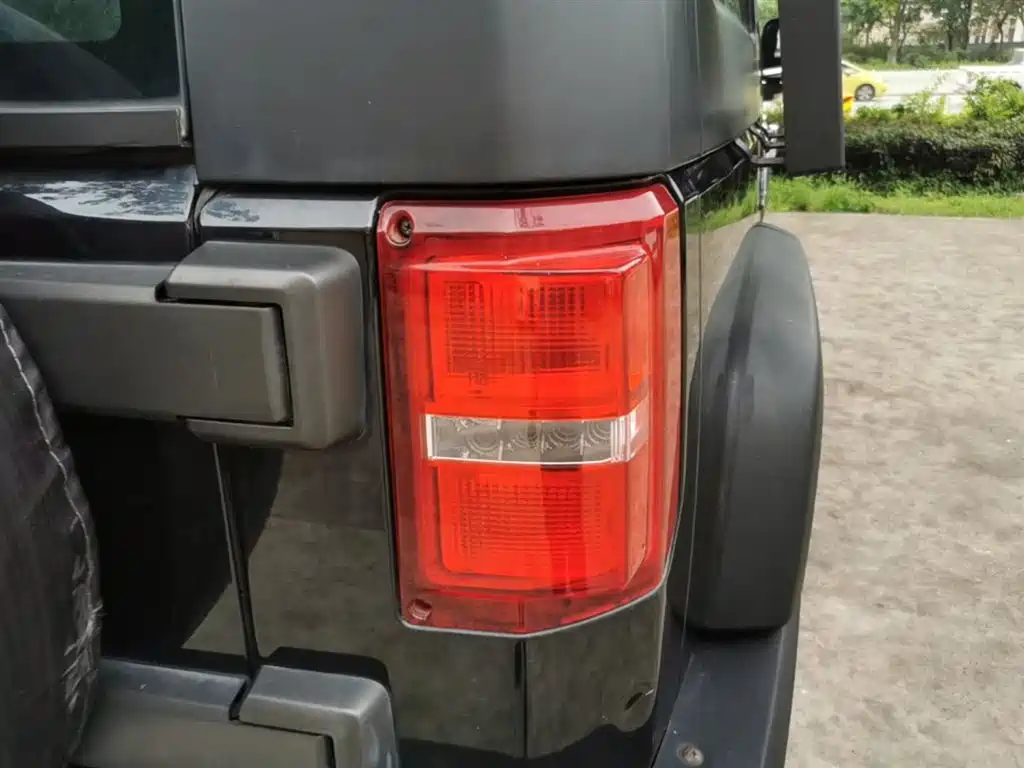 BAIC ORV Beijing Offroad BJ40 2016 Model 40L 2.3T Automatic 2WD Premium фото 8