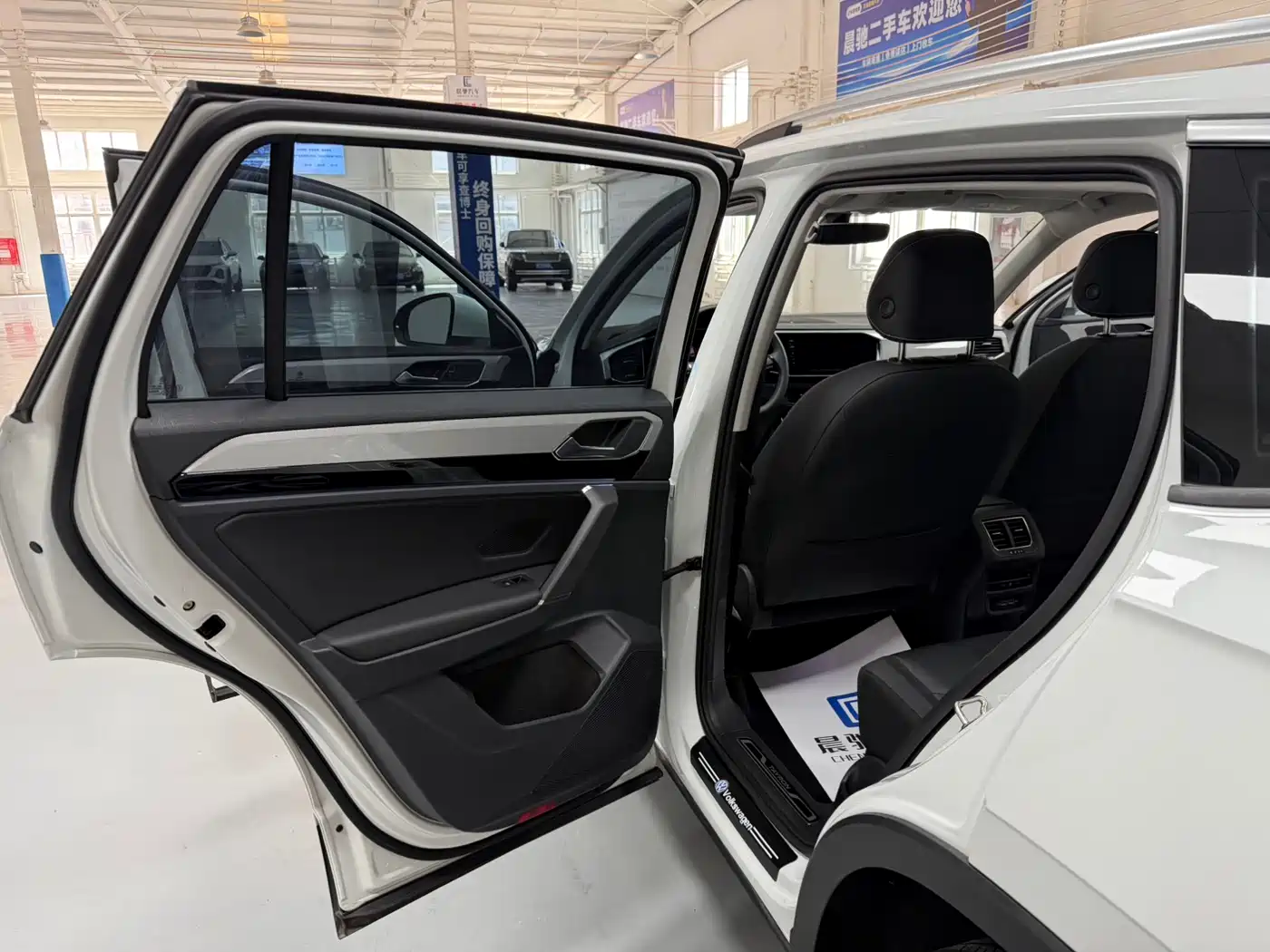 Volkswagen Tayron 2022 330TSI 2WD Luxury Smart Connect Edition фото 12