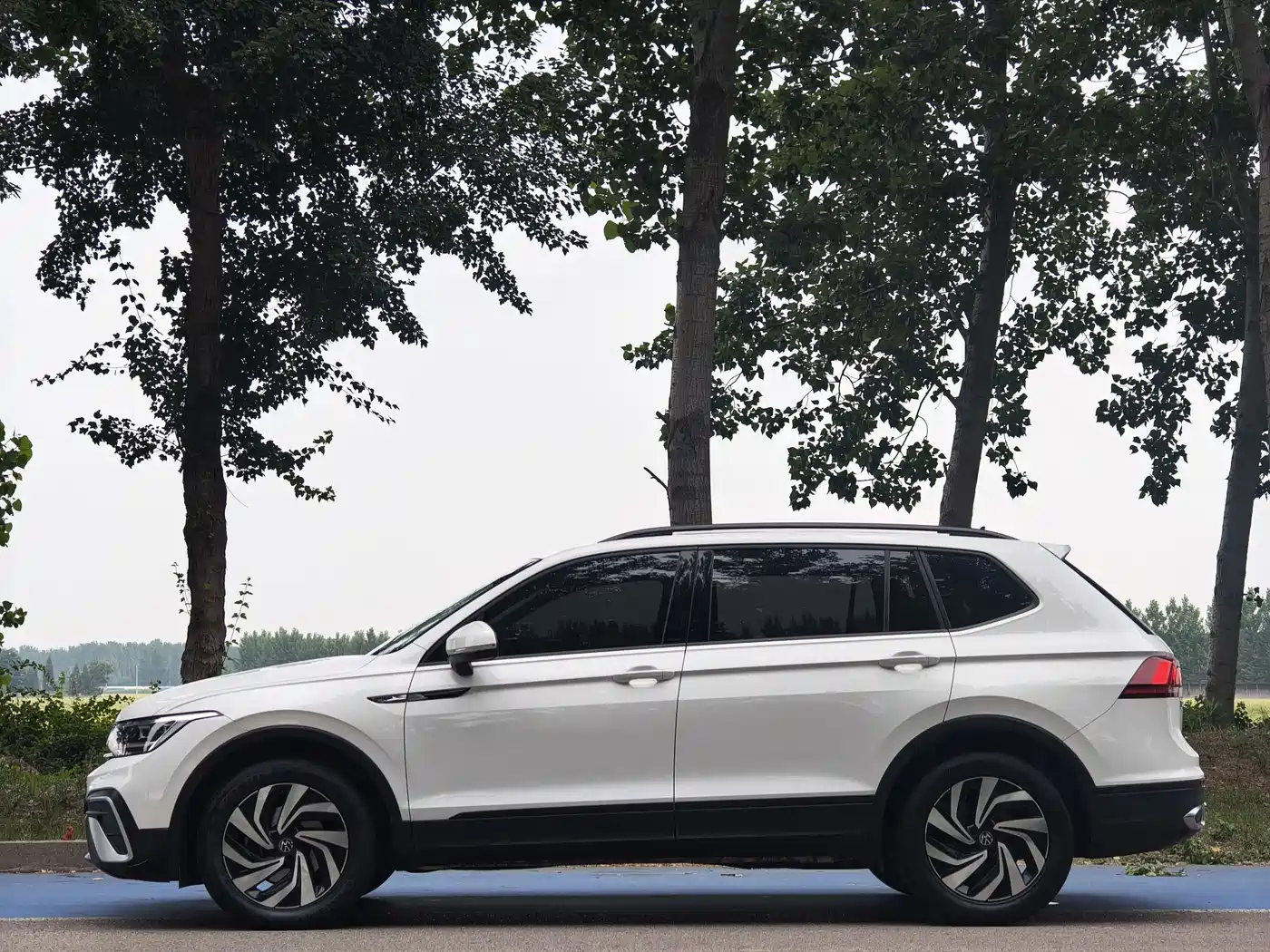 Фото 8 - Volkswagen Tiguan L