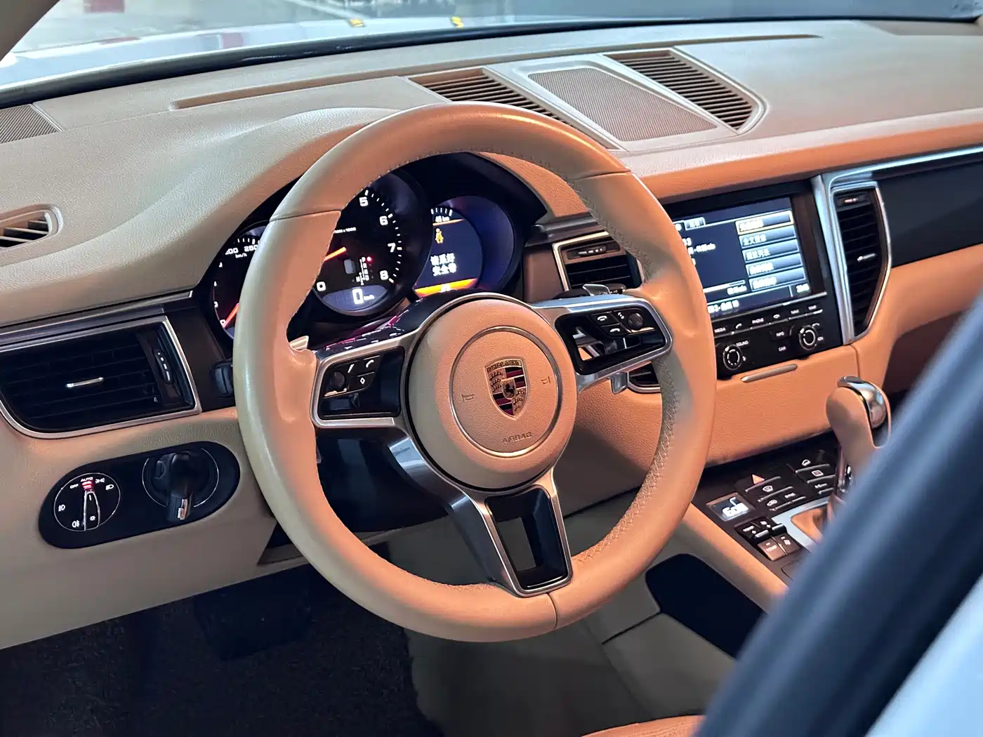 Porsche Macan 2016 Macan 2.0T фото 14