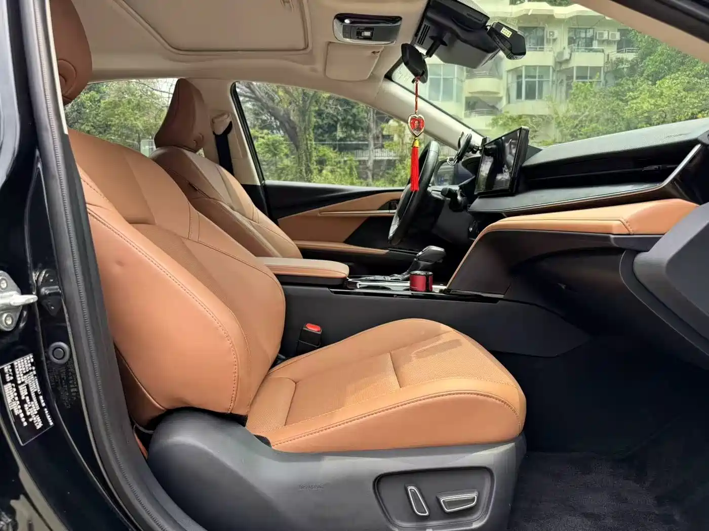 Toyota Camry 2024 2.0GVP Luxury Edition фото 5