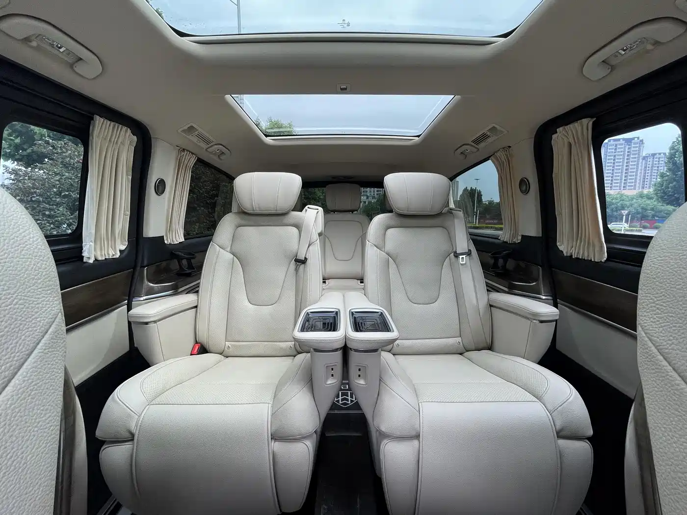 Mercedes-Benz V-Class 2021 V 260 L Long Wheelbase Luxury Edition фото 4
