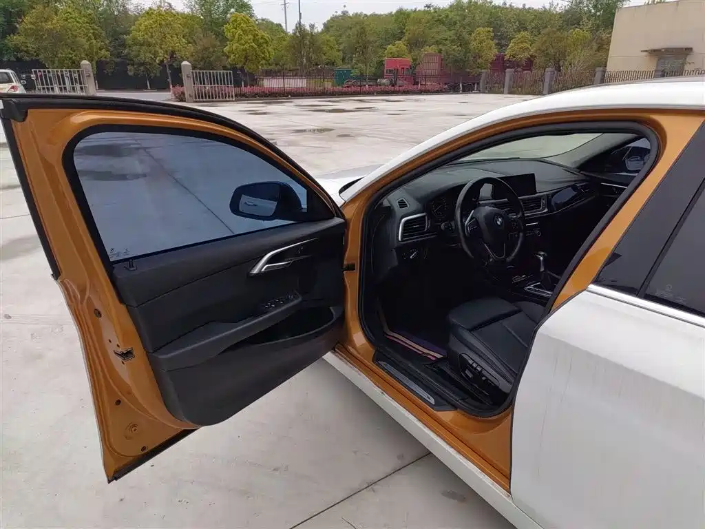 BMW 1 Series 2017 118i Sport фото 16