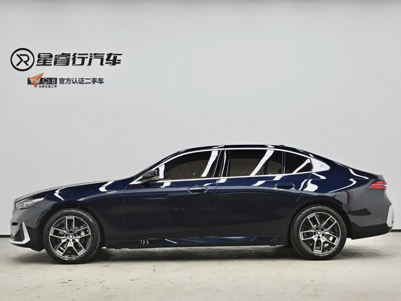 BMW 5 Series 2024 530Li Leading Model Luxury Package фото 5