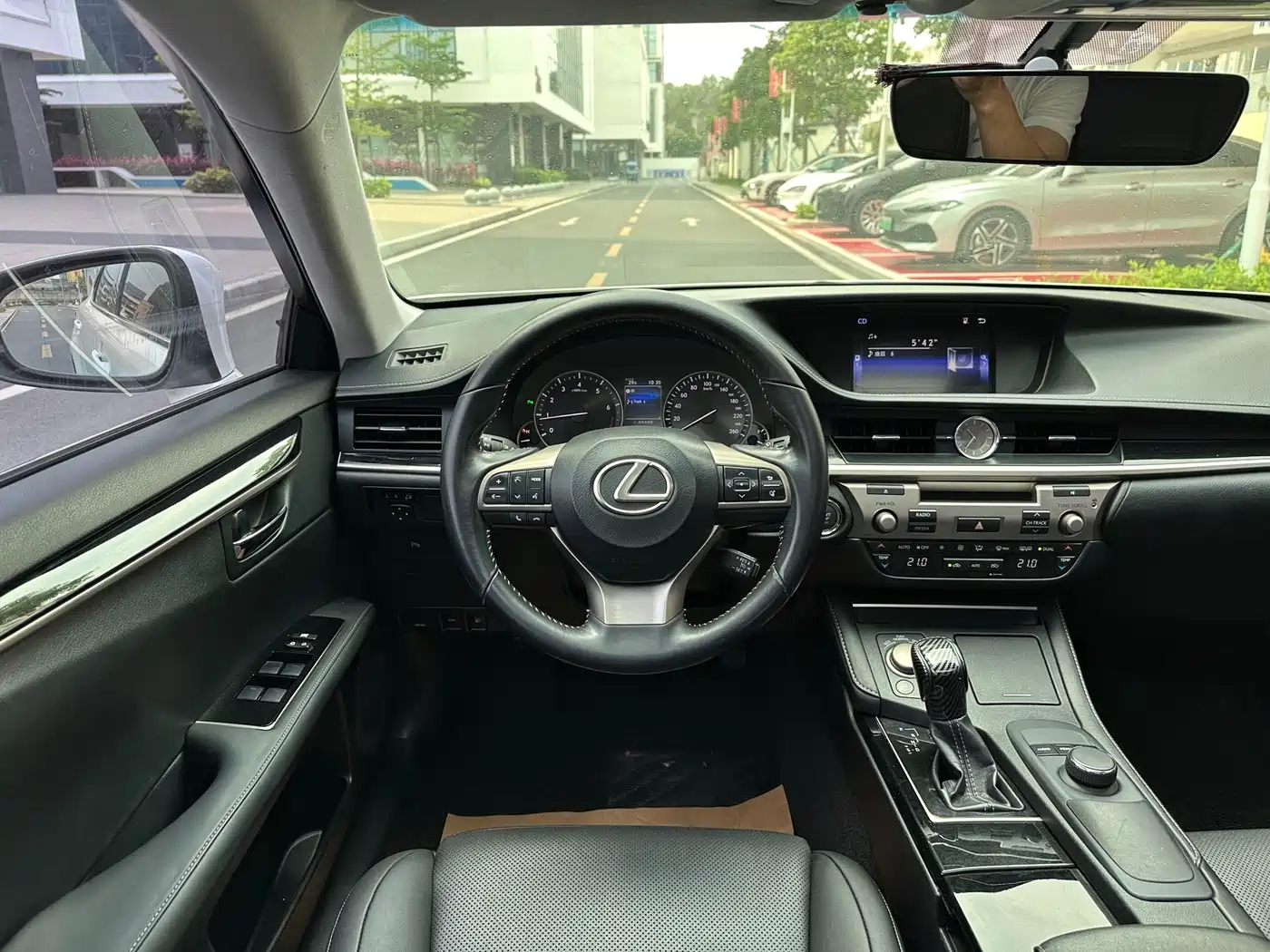 Lexus ES 2015 200 Elite Edition фото 13