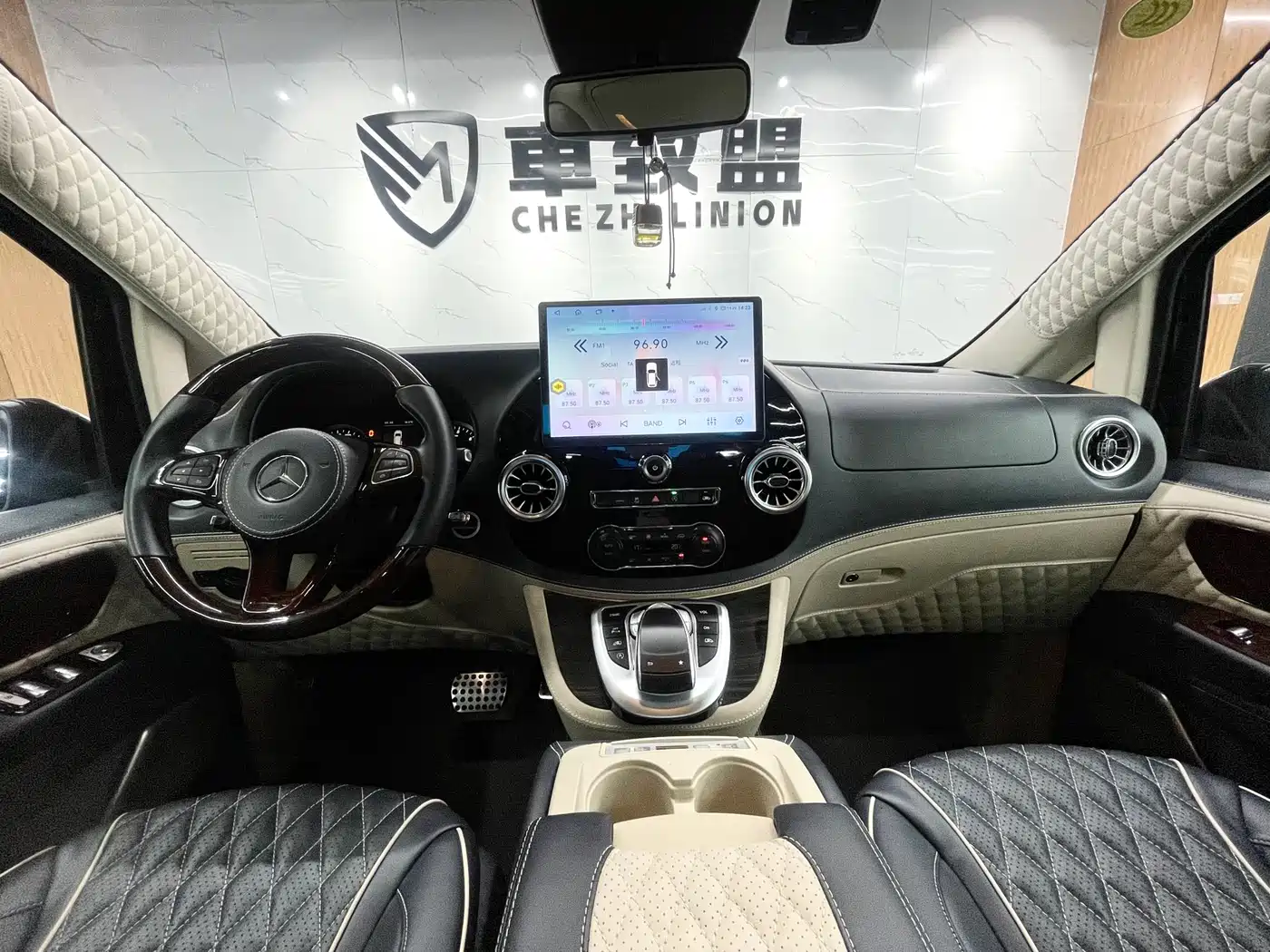 Mercedes-Benz Vito 2018 2.0T Business Edition China VI фото 19
