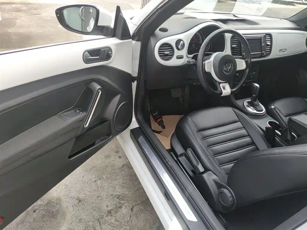 Volkswagen Beetle 2015 180TSI фото 16