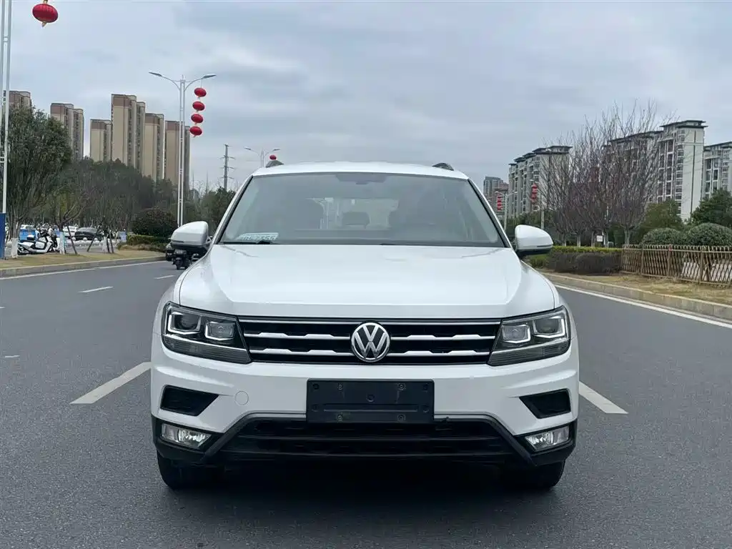 Volkswagen Tiguan L 2019 330TSI Auto 2WD Trend Edition China V фото 3