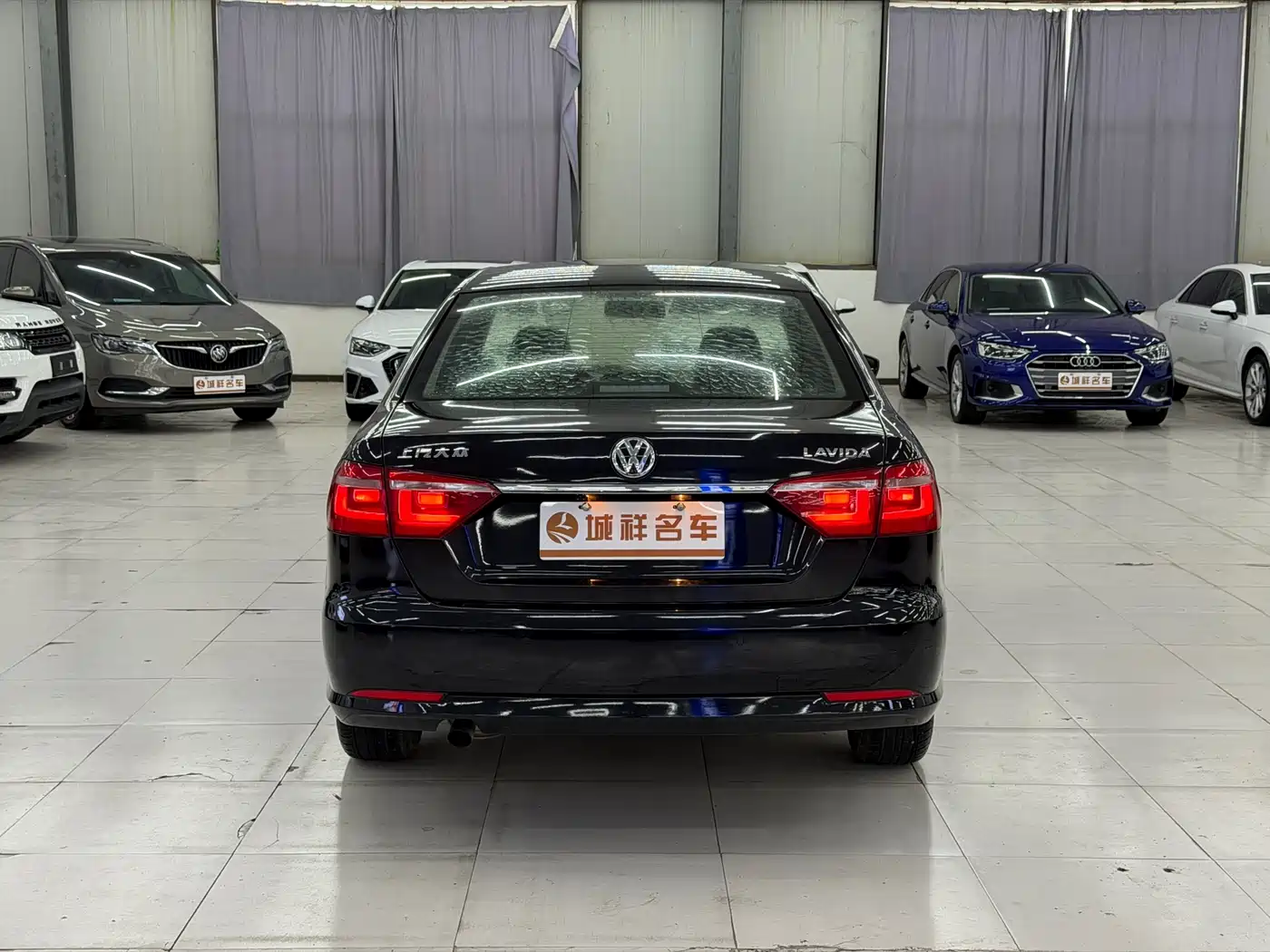 Volkswagen Lavida 2013 Facelift Classic 1.6L Automatic Comfort фото 9