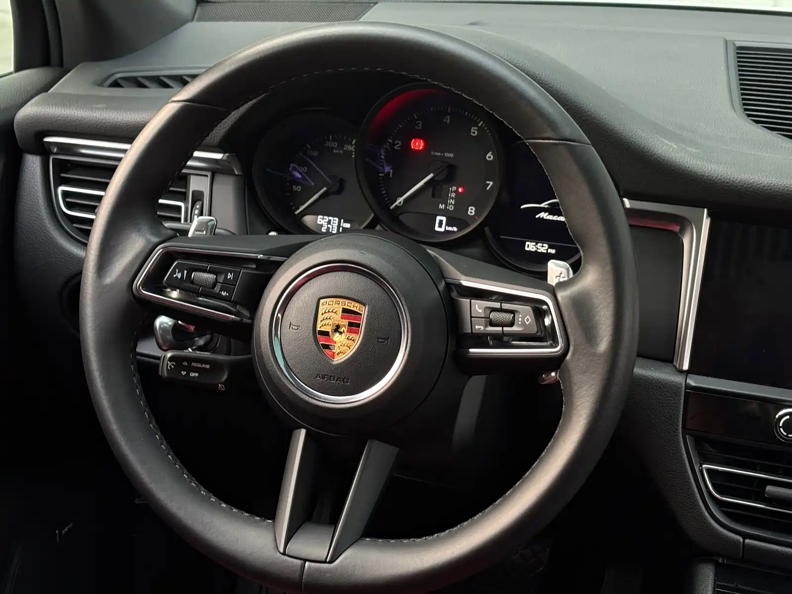Фото 10 - Porsche Macan