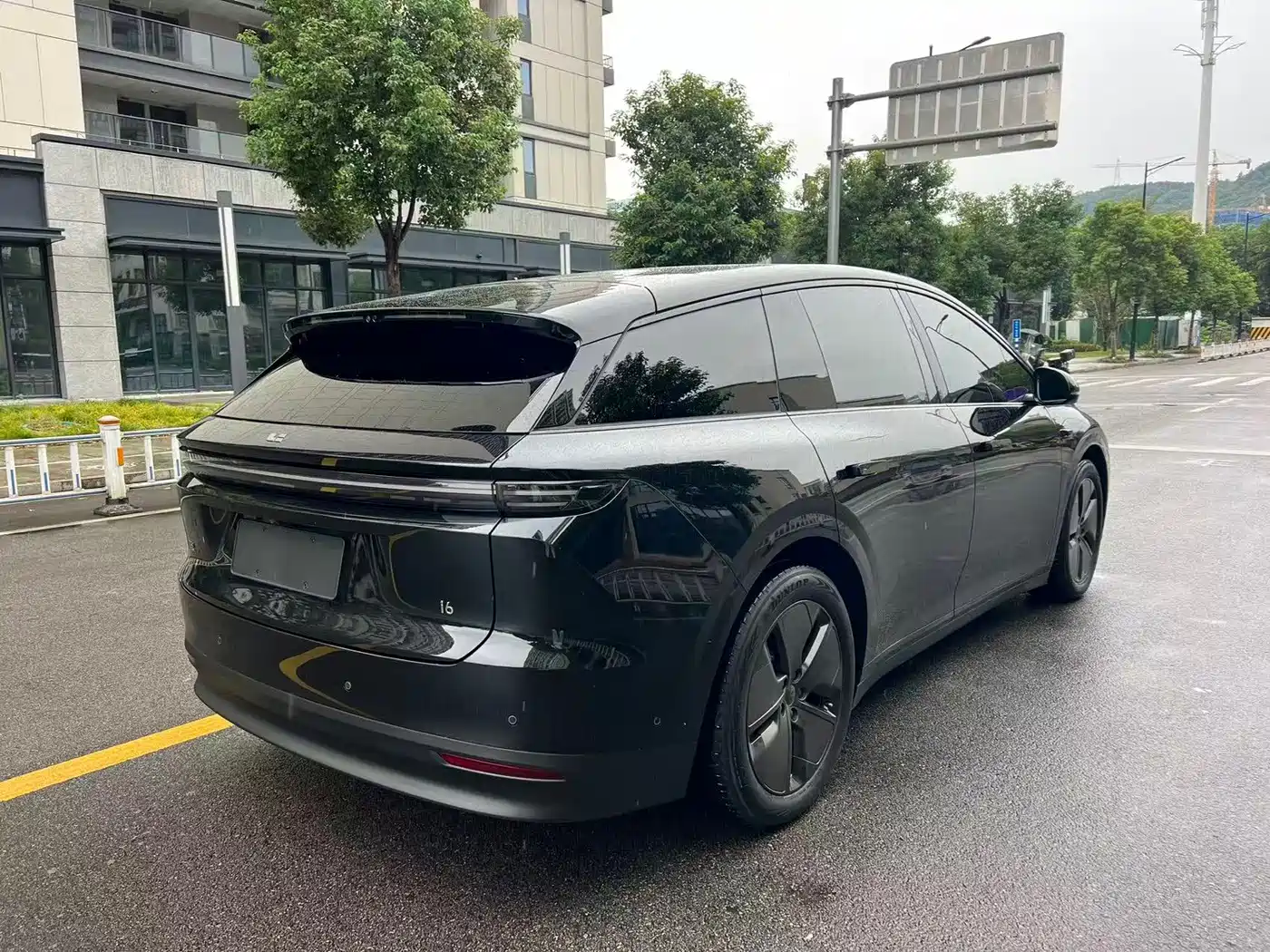 Li Auto i6 2026 2025 2WD Base Model