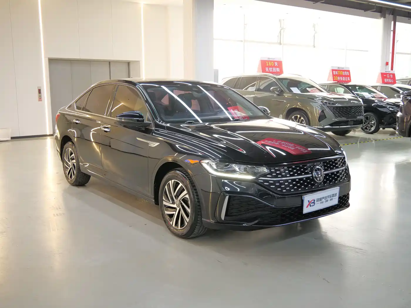 Volkswagen Lavida 2023 Facelift 1.5L Auto Starlight 5 Million Edition фото 3