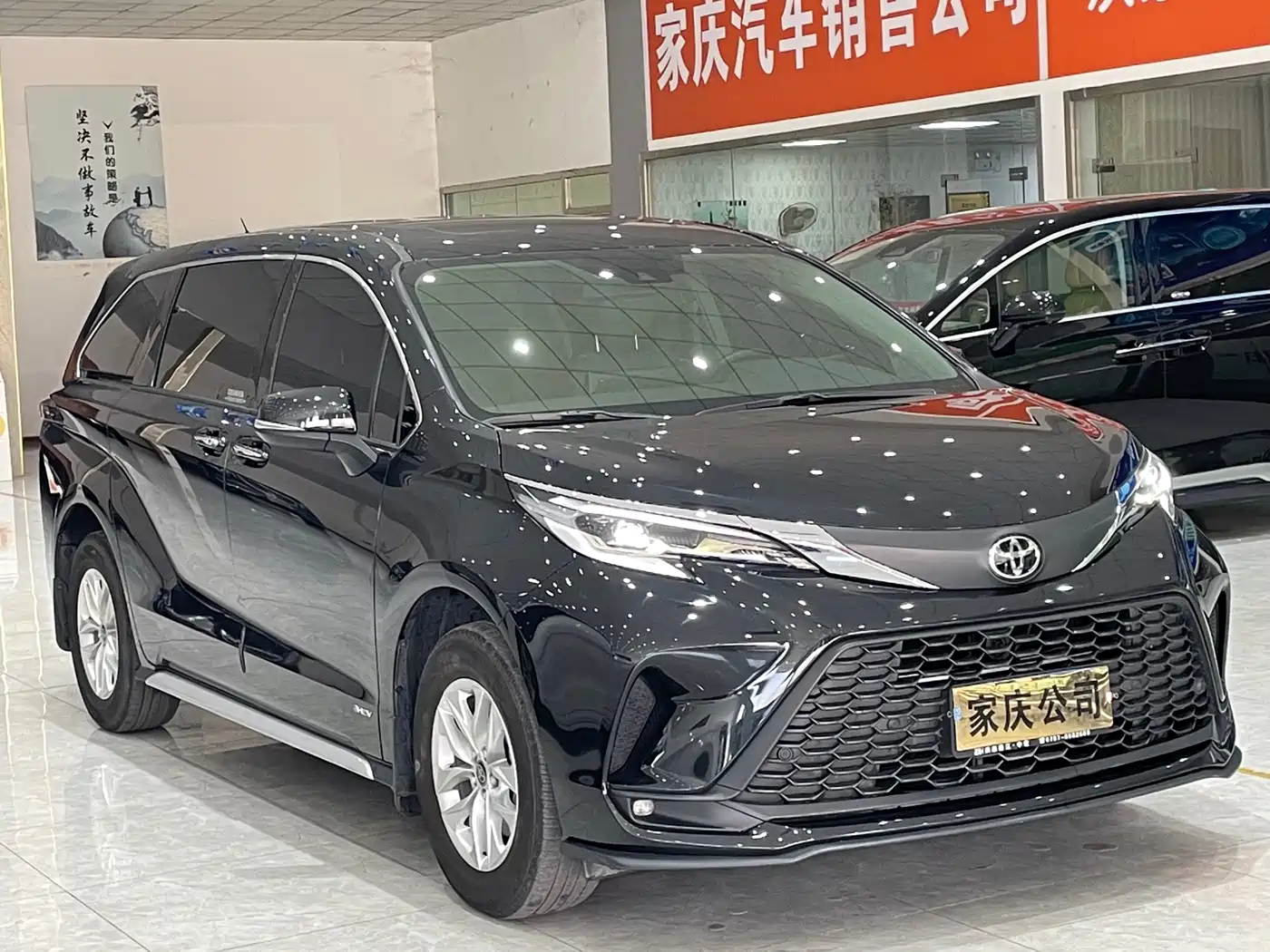 Toyota Granvia 2024 2.5L Hybrid Comfort фото 3