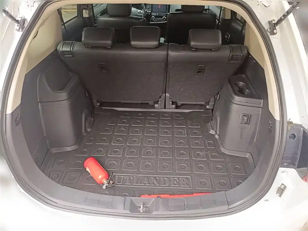 MITSUBISHI OUTLANDER