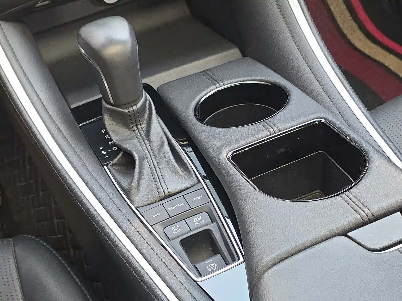 Toyota Avalon 2022 Hybrid 2.5L Luxury Edition фото 17