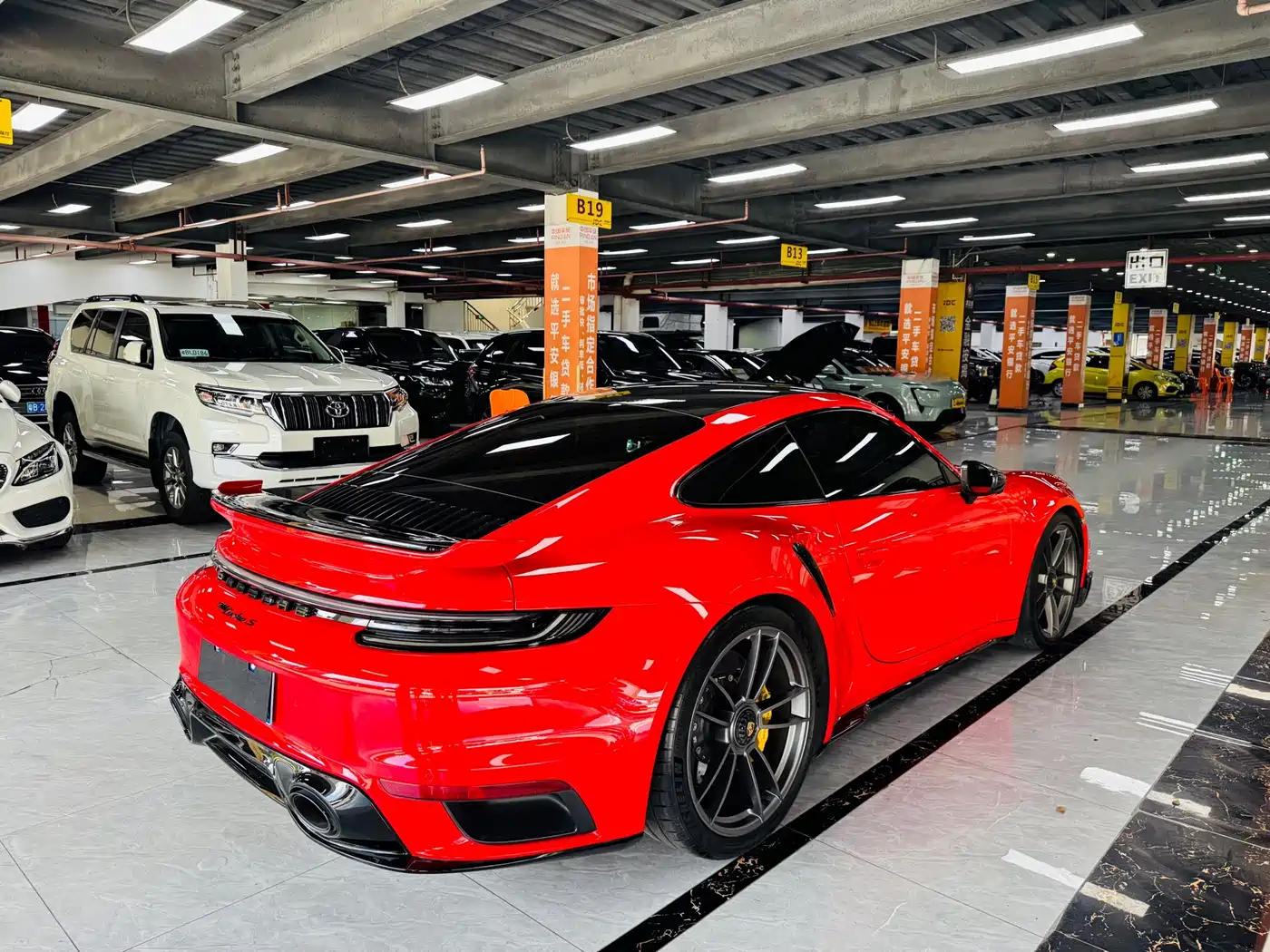 Porsche 911 2023 Turbo S 3.7T фото 6