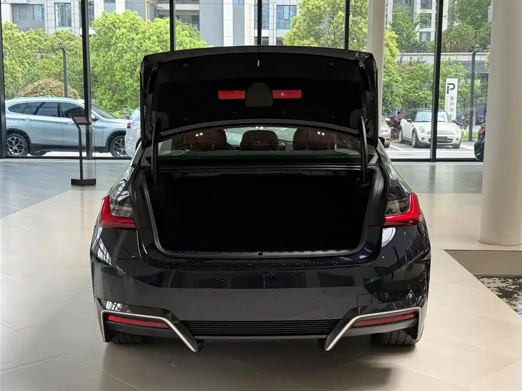 BMW i3 2024 eDrive 40 L Shadow Night Package фото 15