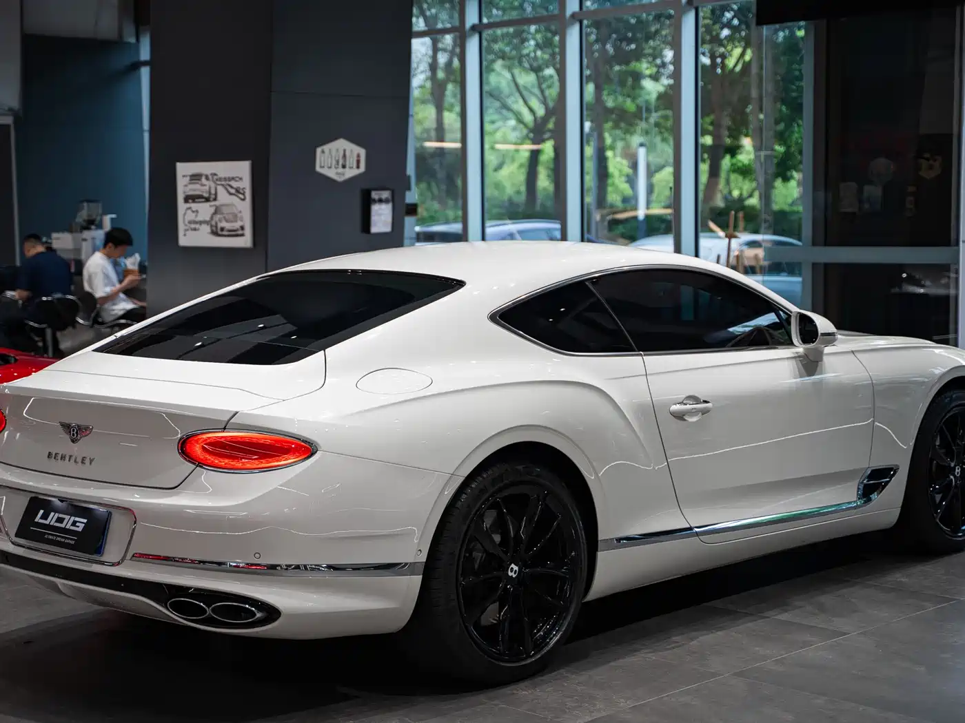Bentley Continental 2024 4.0T GT V8 фото 13
