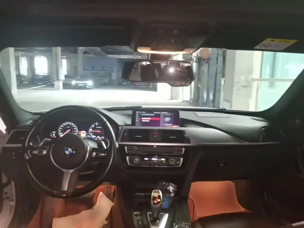BMW 3 Series 2019 320i M Sport Black Night Edition фото 10