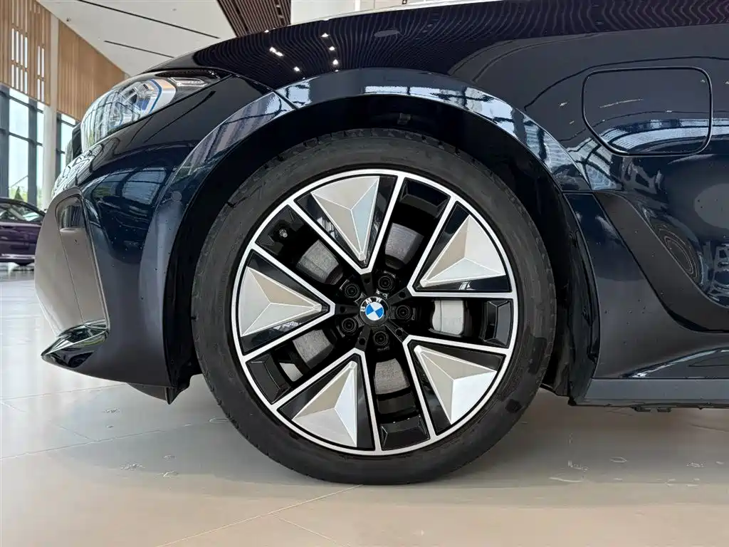 BMW i3 2024 eDrive 40 L Shadow Night Package фото 2