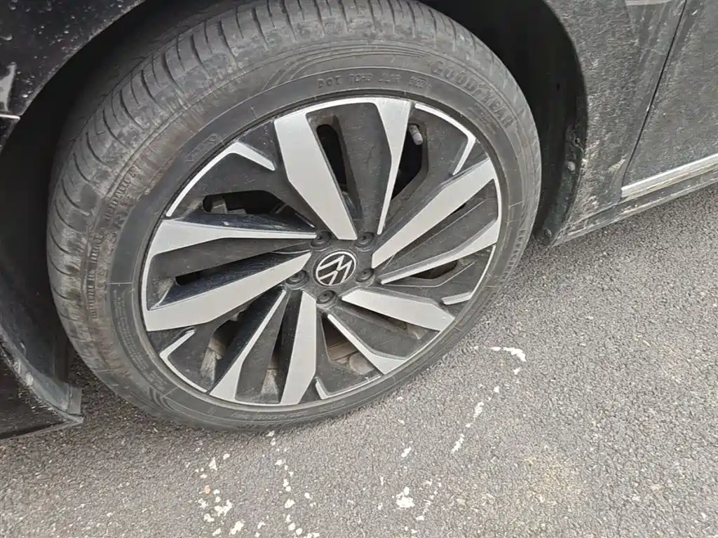Volkswagen Passat 2023 330TSI Luxury Edition фото 23
