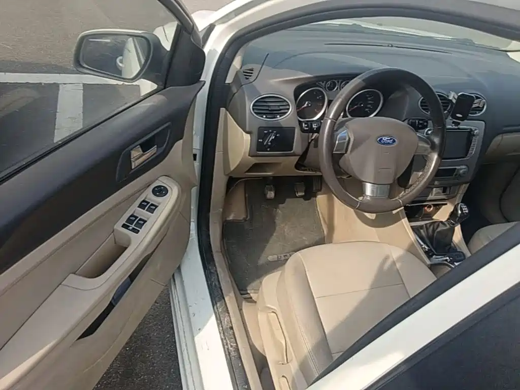 Photo 16 - Ford Focus